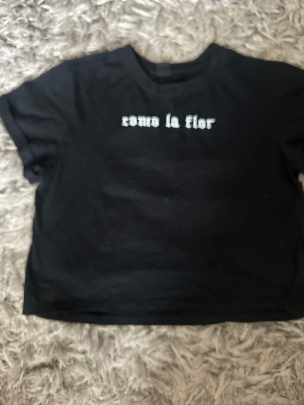 Black Crop Tee with 'como la flor' Chest Script